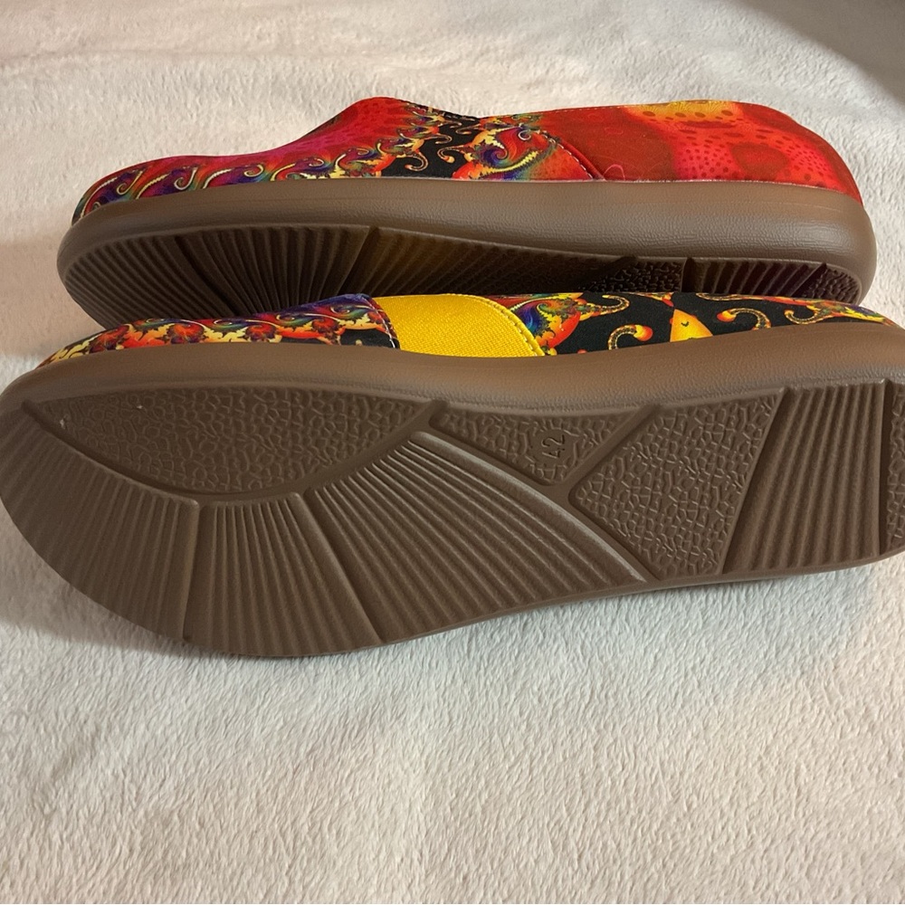 Colorful Women's Slip-On Shoes - Picture 5 of 5